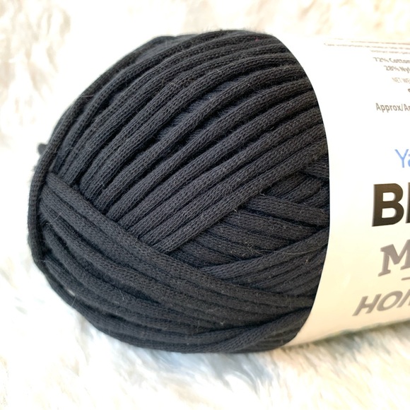 Bernat Maker Home Dec #5 Bulky Yarn Skein Black - Picture 6 of 8